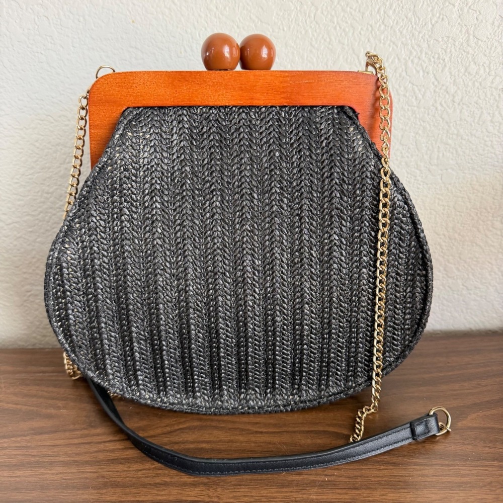 Black Woven Wood Frame Kiss Lock Gold Chain Shoulder Bag Clutch